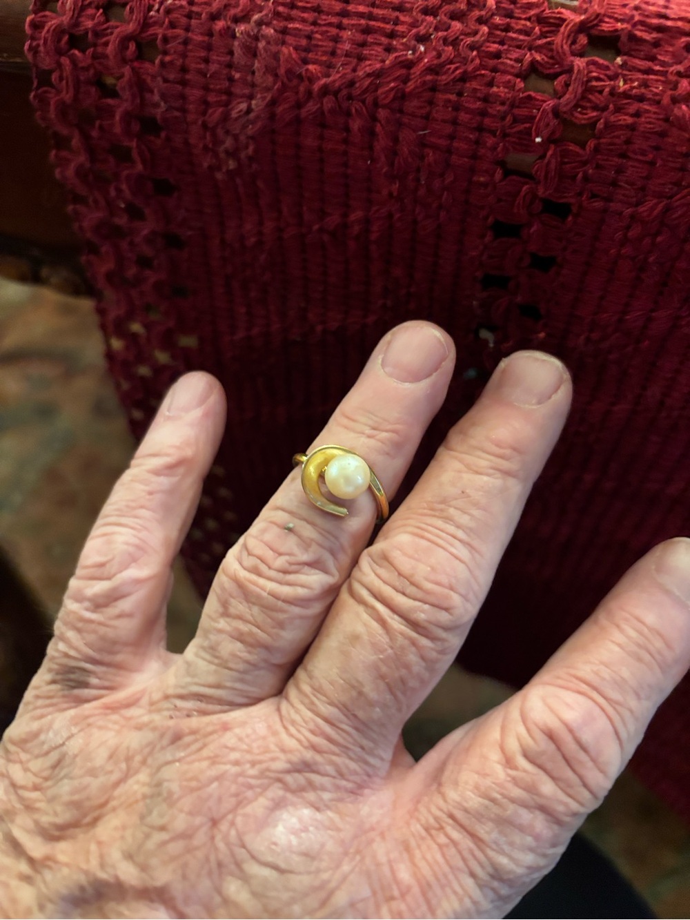 Classic Gold Pearl Swirl Ring - Gold and White - Picture 4 of 4